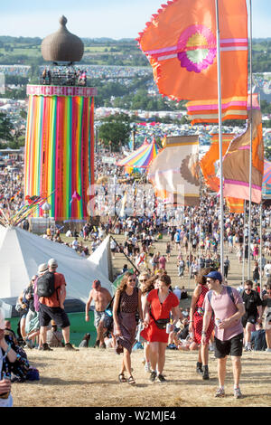 Scene di folla al di sopra del nastro torre presso il festival di Glastonbury 2019 in Pilton, Somerset Foto Stock