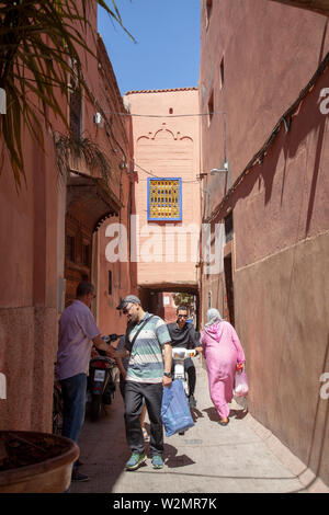 Corsie nella Medina di Marrakech - Marocco Foto Stock
