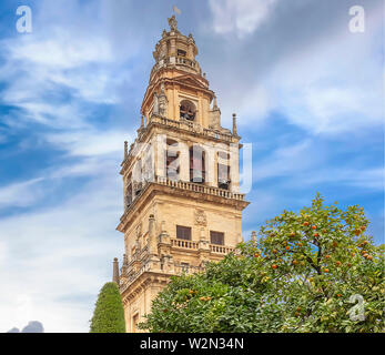 Torre campanaria della moschea-cattedrale di Cordoba. Originale minareto musulmano questa struttura ha svolto un ruolo importante nell'immagine e il profilo di Cordova, un Foto Stock