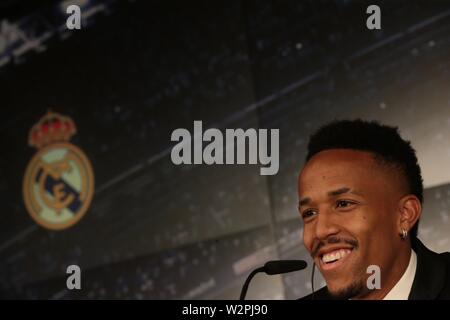 Madrid, Spagna. 10 Luglio, 2019. Madrid, Spagna; 10/07/2019.Eder Militao nuovo Real Madrid player, conferenza stampa al Santiago Bernabeu Stadium. Credito: Juan Carlos Rojas/Picture Alliance | in tutto il mondo di utilizzo/dpa/Alamy Live News Foto Stock