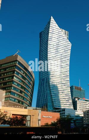 Edifici Skyrise in moderno Varsavia Foto Stock