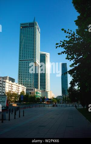 Edifici Skyrise in moderno Varsavia Foto Stock