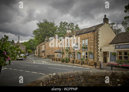 Waddington piccolo e pittoresco villaggio vicino a Clitheroe in Ribble Valley, Lancashire, Waddington Arms pub Foto Stock