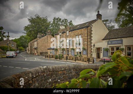 Waddington piccolo e pittoresco villaggio vicino a Clitheroe in Ribble Valley, Lancashire, Waddington Arms pub Foto Stock