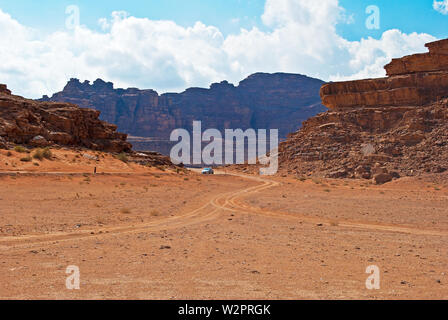 Deserto giordano del Wadi Rum in Giordania. Il Wadi Rum è conosciuta come la Valle della Luna e il Patrimonio Mondiale UNESCO. Foto Stock