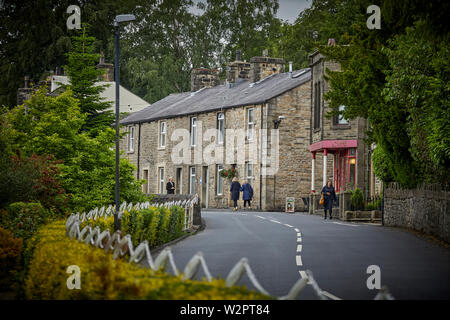 Waddington piccolo e pittoresco villaggio vicino a Clitheroe in Ribble Valley, Lancashire, Country Kitchen (rosso) Assembly Rooms, Clitheroe Rd, Foto Stock