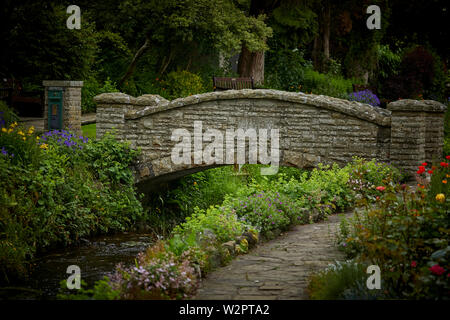 Waddington piccolo e pittoresco villaggio vicino a Clitheroe in Ribble Valley, Lancashire, comunità del villaggio gardens Foto Stock