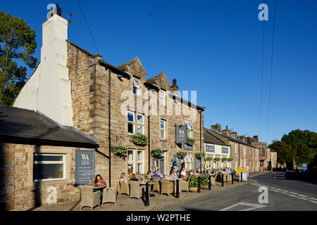 Waddington piccolo e pittoresco villaggio vicino a Clitheroe in Ribble Valley, Lancashire, Waddington Arms pub Foto Stock