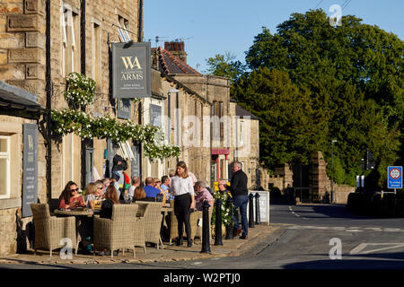 Waddington piccolo e pittoresco villaggio vicino a Clitheroe in Ribble Valley, Lancashire, Waddington Arms pub Foto Stock