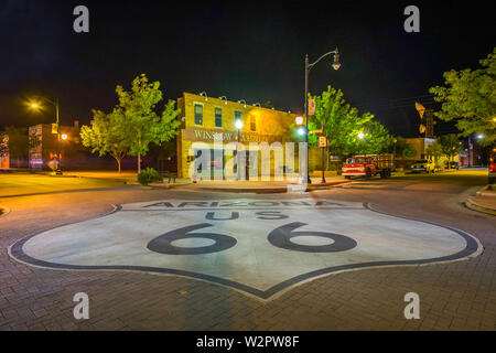 Situato all'angolo tra la Route 66 e la Kinsley Avenue nel centro di Winslow, Arizona Foto Stock