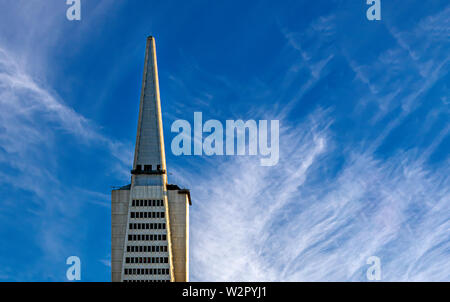 San Francisco, CA, Stati Uniti d'America, Ottobre 2016: la sommità della Piramide Transamerica in San Francisco Foto Stock