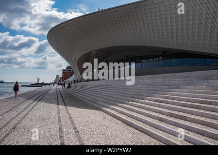 Lisbona, Portogallo. 02 luglio 2019. Museo Maat nella zona di Belem a Lisbona. Museo di Arte Arquitechture e tecnologia. Foto Stock
