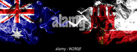 Australia vs Gibilterra smoky mystic bandiere poste fianco a fianco. Spessa colorata fumi setosa combinazione di bandiere nazionali di Australia e Gibilterra Foto Stock