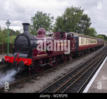 Stazione ferroviaria Metrpolitan n. 1 CLASSE E 0-4-2 locomotiva del serbatoio a North Weald stazione a Epping e Ongar railway Foto Stock