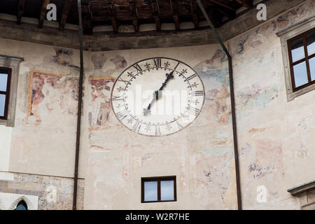 Palazzo dell Orologio chiamato anche Torre della Muda o della fama si trova presso la Piazza dei Cavalieri a Pisa e costruito sul dodicesimo secolo Foto Stock