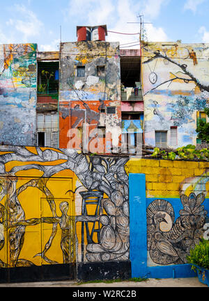 L'Avana, Cuba - Gennaio 1, 2019: Quartiere afro-cubane di el Callejon de Hamel. Foto Stock