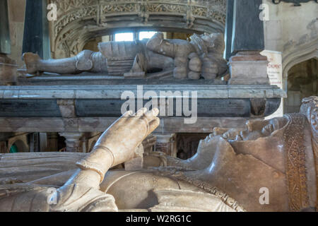 Tombe medievali, Tong chiesa di San Bartolomeo Foto Stock