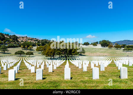 SAN BRUNO, CALIFORNIA, STATI UNITI D'America - 16 settembre 2018: Golden Gate National Cemetery. Copia spazio per il testo. Foto Stock