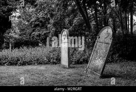 Woodstock village Oxfordshire UK - Cimitero presso il pittoresco villaggio di Santa Maria Maddalena Chiesa di Woodstock vicino a Oxford Foto Stock