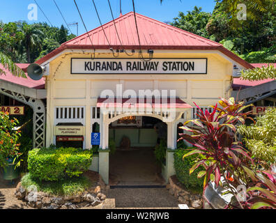 Ingresso a Kuranda stazione ferroviaria, Kuranda Ferrovia Scenica di Kuranda, altopiano di Atherton, estremo Nord Queensland, Australia Foto Stock