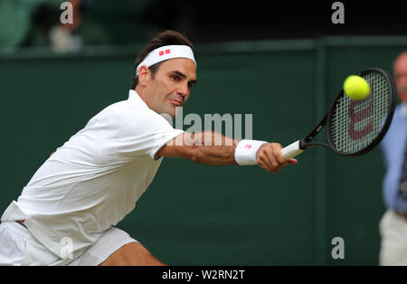 Il torneo di Wimbledon, Regno Unito. 10 Luglio, 2019. Wimbledon Tennis Championships. Roger Federer, Svizzera, 2019 Credit: Allstar Picture Library/Alamy Live News Foto Stock