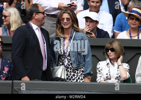 Il torneo di Wimbledon, Londra, Regno Unito. Il 10 luglio 2019. Il torneo di Wimbledon, Regno Unito. Il 10 luglio 2019. 10 luglio 2019, All England Lawn Tennis e Croquet Club, Wimbledon, Inghilterra, il Torneo di tennis di Wimbledon, giorno 9; Federer la moglie la zattera Federer arriva per la sua partita contro Kei Nishikori Credit: Azione Plus immagini di sport/Alamy Live News Credit: Azione Plus immagini di sport/Alamy Live News Foto Stock