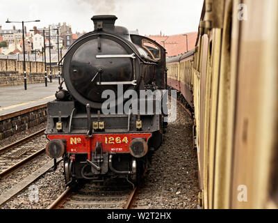 Locomotiva LNER B1 61264 a Whitby Station Foto Stock