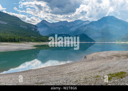 Diga di Sbarramento a Kananaskis Country, Alberta, Canada Foto Stock