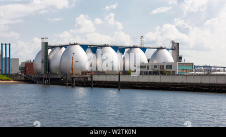 Impianto per il trattamento delle acque reflue al porto di Amburgo, Germania Foto Stock