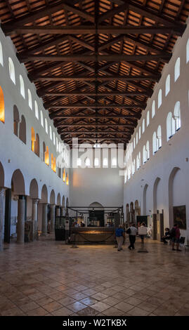 La Basilica del Crocifisso, prima dedicata all'assunzione, poi la Sts. Cosma e Damiano, Museo Diocesano di Amalfi, complesso episcopale, Amalfi Co Foto Stock