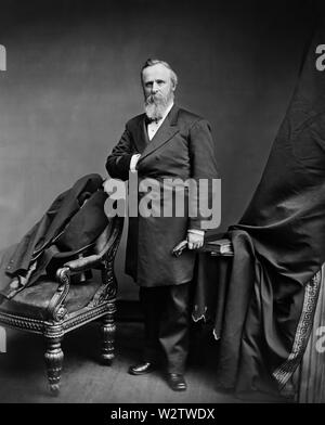 Rutherford B. Hayes (1822-93), XIX Presidente degli Stati Uniti 1877-81, a piena lunghezza Ritratto, fotografia, Brady-Handy Raccolta, 1870 Foto Stock