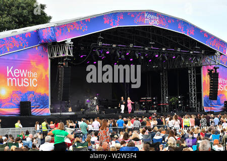 Londra, Regno Unito. 10 Luglio, 2019. Grigio Dusky esegue a Kew la musica 2019 del 10 luglio 2019, Londra, Regno Unito. Credito: Picture Capital/Alamy Live News Foto Stock