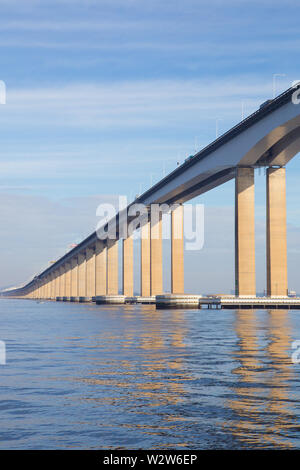 Il ponte Rio-Niterói a Baia Guanabara, Rio de Janeiro, Brasile Foto Stock