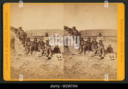 Un gruppo di Indiani Navajoe, dal continente società stereoscopica Foto Stock