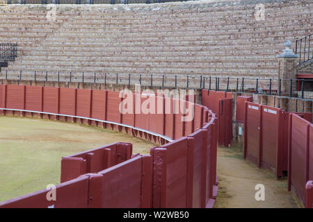 Siviglia, Spagna - 22 Gennaio 2016: dettagli architettonici di Plaza de Toros La Maestranza Foto Stock