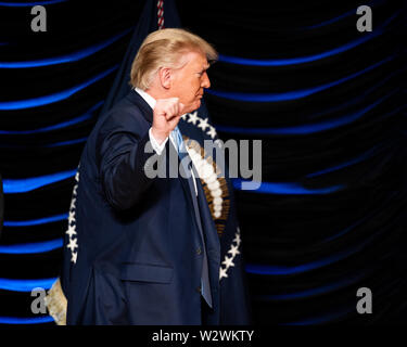 Washington, Stati Uniti. 10 Luglio, 2019. Presidente Donald Trump visto durante un evento in cui ha appena firmato un ordine esecutivo per far avanzare il rene salute al Ronald Reagan Building e il centro del commercio internazionale di Washington DC. Credito: SOPA Immagini limitata/Alamy Live News Foto Stock