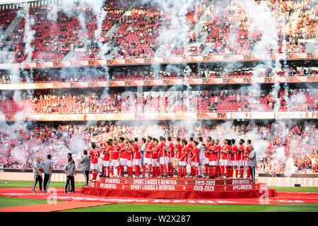 Lisbona, Portogallo. 10 Luglio, 2019. SL Benfica giocatori prima che il Pre-Season partita di calcio 2019/2020 tra SL Benfica vs Royal Sporting Club Anderlecht.(punteggio finale: SL Benfica 1 - 2 Royal Sporting Club Anderlecht) Credito: SOPA Immagini limitata/Alamy Live News Foto Stock