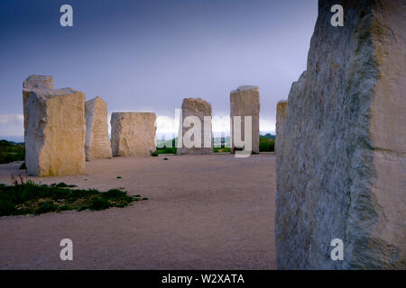 Moderno pietre permanente di altezze di Portland Portland Dorset Inghilterra Foto Stock