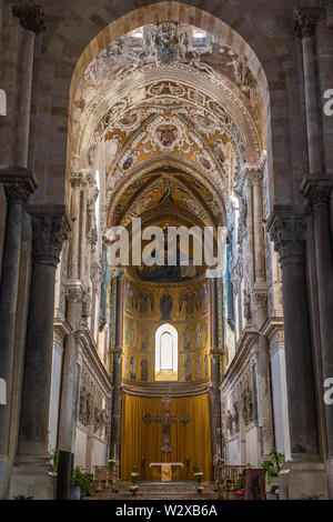 Interno del Cattedrale-basilica di Cefalu, Sicilia, Italia Foto Stock
