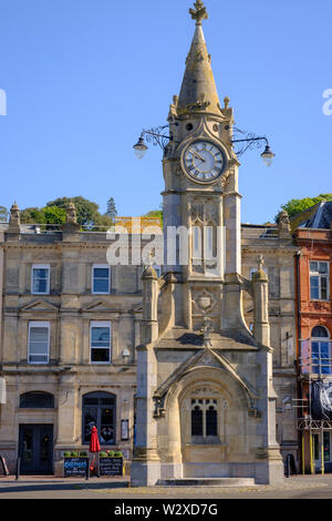 La storica torre dell'orologio Mallock Memorial Torquay Devon England Foto Stock