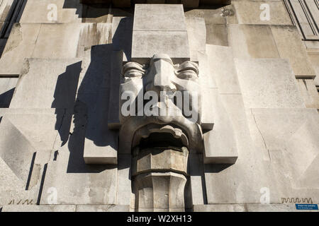 L'Italia, Lombardia, Milano, Stazione Centrale, particolare della facciata Foto Stock