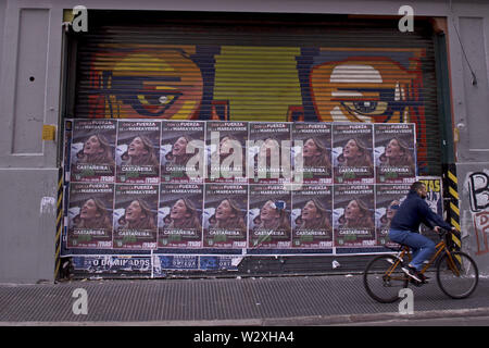 Buenos Aires, capitale federale, Argetina. 10 Luglio, 2019. Domenica 7 luglio la campagna elettorale per le prossime elezioni presidenziali elezioni primarie in Argentina, chiamato anche PASO (primario, aprire, simultanea e obbligatorio), iniziò ufficialmente.Questo Mercoledì, 10 luglio, il.presidente argentino Mauricio Macri e la sua formula amico Miguel Ãngel Pichetto ha portato il primo incontro nazionale di insieme per il cambiamento, una delle promesse di attività comuni che per ora sono all'ordine del giorno il presidente e il suo compagno di corsa, alla vigilia della prima prova, elettorale una prova del fuoco per il governo e la Kirchneri Foto Stock