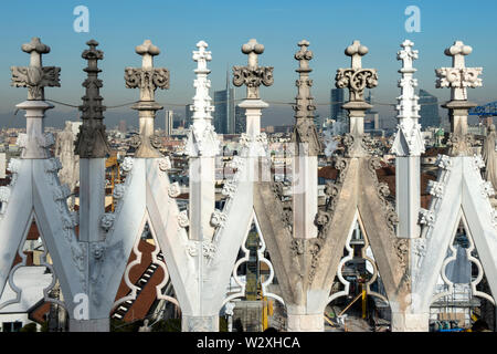 L'Italia, Lombardia, Milano, cityscape dal tetto del Duomo Foto Stock