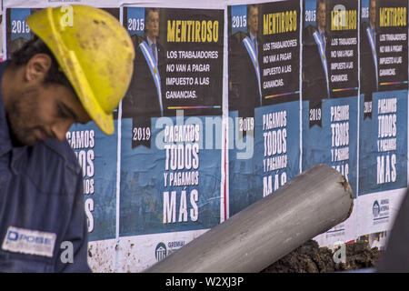 Buenos Aires, capitale federale, Argetina. 10 Luglio, 2019. Domenica 7 luglio la campagna elettorale per le prossime elezioni presidenziali elezioni primarie in Argentina, chiamato anche PASO (primario, aprire, simultanea e obbligatorio), iniziò ufficialmente.Questo Mercoledì, 10 luglio, il.presidente argentino Mauricio Macri e la sua formula amico Miguel Ãngel Pichetto ha portato il primo incontro nazionale di insieme per il cambiamento, una delle promesse di attività comuni che per ora sono all'ordine del giorno il presidente e il suo compagno di corsa, alla vigilia della prima prova, elettorale una prova del fuoco per il governo e la Kirchneri Foto Stock