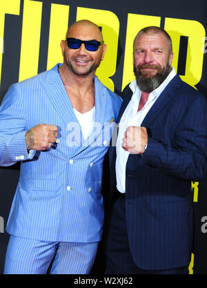 Los Angeles, California, Stati Uniti d'America 10 luglio 2019 lottatore/attore Dave Bautista e wrestler attore/Triple H, aka Paul Michael Levesque assiste XX Century Fox "tuber' Premiere sulla luglio 10, 2019 a Regal Cinemas L.A. Vive a Los Angeles, California, USA. Foto di Barry re/Alamy Live News Foto Stock