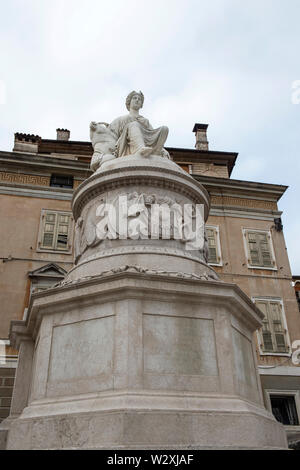 Italia Friuli Venezia Giulia, Udine, Piazza Libertà, statua della Pace Foto Stock