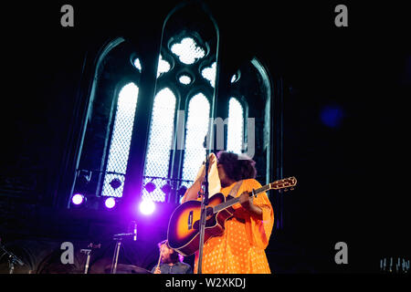 Bergen, Norvegia - Giugno 13th, 2019. Il cantante inglese e cantautore Yola esegue un concerto dal vivo durante il norvegese music festival Bergenfest 2019 a Bergen. (Photo credit: Gonzales foto - Jarle H. Moe). Foto Stock