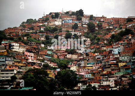 Un barrio quartiere di Caracas. Foto Stock