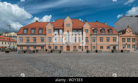 KARLSKRONA, Svezia - Luglio 03, 2019: un edificio sulla piazza principale della città di Karlskrona, Svezia. Foto Stock