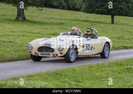 Q668GFX pellegrino hawthorne crema classic vintage restaurati i veicoli che appaiono alla Leighton Hall car festival a Carnforth, Lancaster, Regno Unito Foto Stock